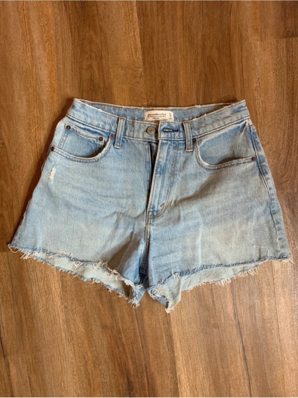 Abercrombie & Fitch 90’s Relaxed Cutoff Short High Rise